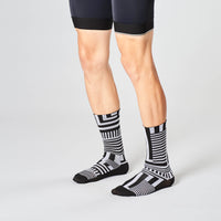 FINGERSCROSSED - LABYRINTH BLACK & WHITE