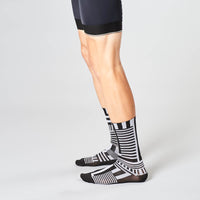 FINGERSCROSSED - LABYRINTH BLACK & WHITE