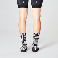 FINGERSCROSSED - LABYRINTH BLACK & WHITE